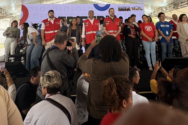 [Com a presença de Jerônimo e Guilherme Boulos, mutirão com serviços essenciais para população é lançado em Salvador]