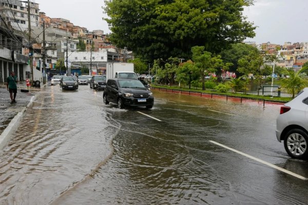 [Inema alerta para chuvas intensas e risco de alagamentos no litoral da Bahia neste fim de semana]
