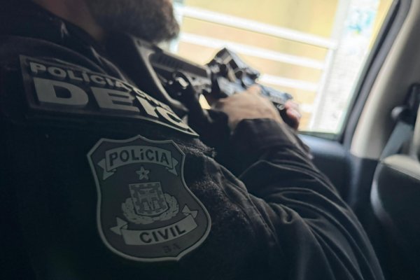 [PC prende dupla em flagrante por tráfico de drogas no bairro de Vila Canária]