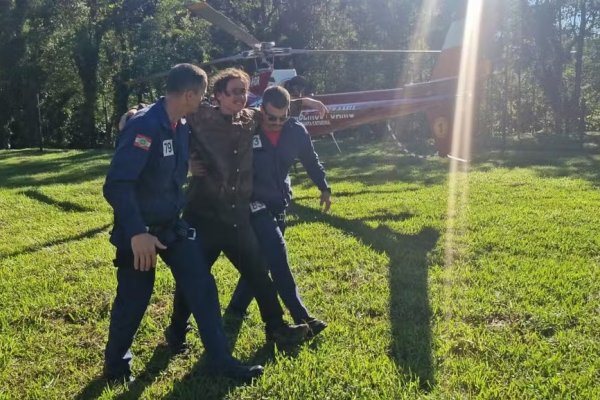 [Trilheiro é achado com vida após passar quase uma semana desaparecido em morro de SC]