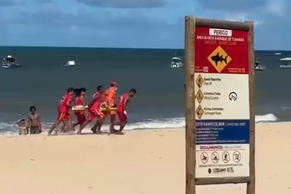 [ Menino de 11 anos é atacado por tubarão em Jaboatão dos Guararapes (PE)]