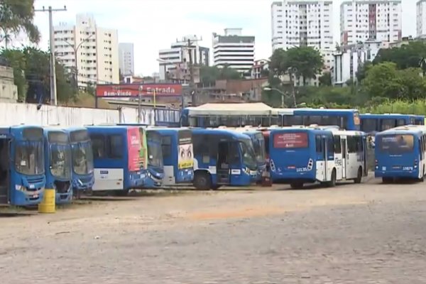 [Rodoviários da antiga CSN realizam protesto na Paralela e pedem pagamento de rescisão]