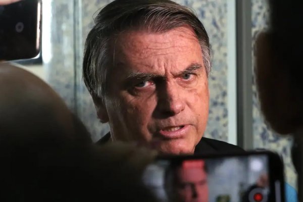 [Bolsonaro não recebe autorização médica para mais sessões de fisioterapia, após relatório sobre limitação no ombro]