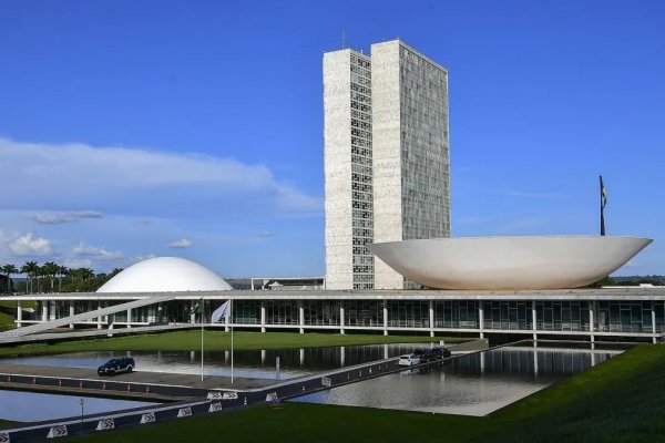 [PoderData: 48% reprovam Câmara; 46%, o STF; e 44%, o Senado]