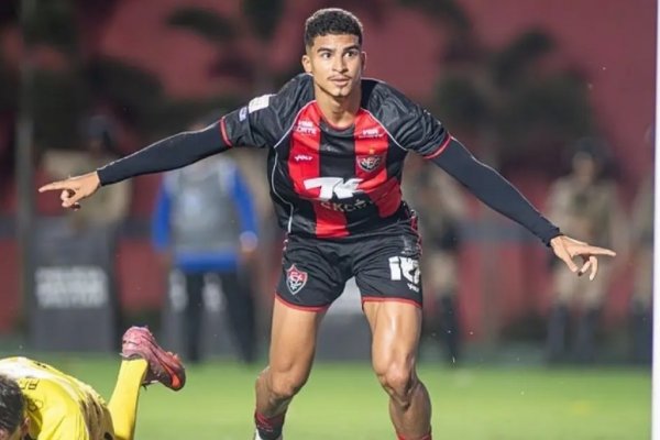 [ Vitória anuncia contratação definitiva do atacante Renê]