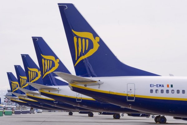 [Lucro das companhias aéreas deve cair pela metade em 2026, prevê associação internacional]