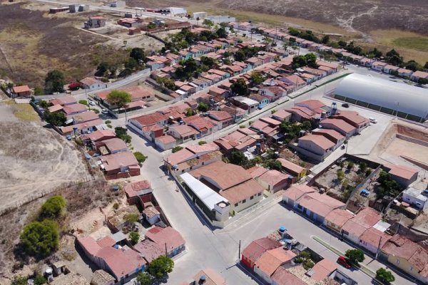 [Prefeitura do interior da Bahia contrata atrações para festa com recursos vinculados ao Fundo Municipal de Educação]