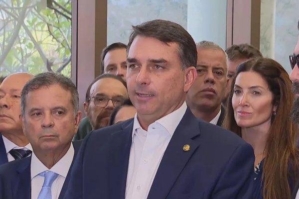[Flávio afirma que se for eleito suspenderá por um ano a reforma tributária]