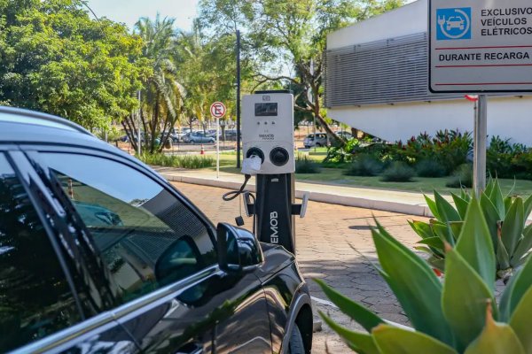 [Assembleia Legislativa publica lei que garante instalação de carregadores para carros elétricos em edifícios na Bahia]