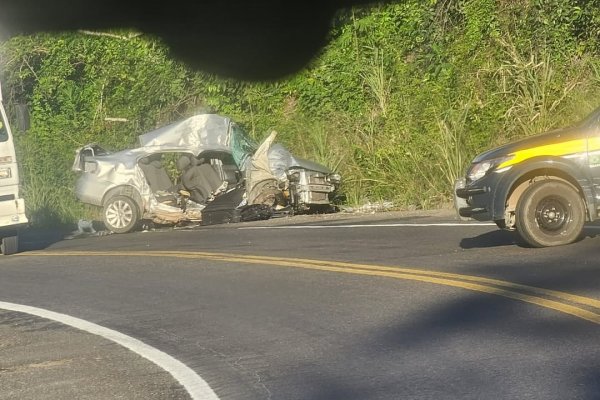 [Colisão entre carro e caminhão em rodovia da Bahia deixa três pessoas mortas]