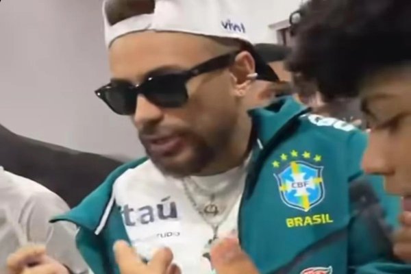 [Vídeo: Sósia de Neymar causa tumulto e atrai multidão em shopping nos Estados Unidos]
