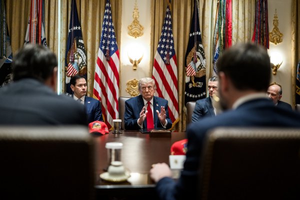 [Irã contesta Trump e diz que acordo de paz não será assinado neste domingo (14)]
