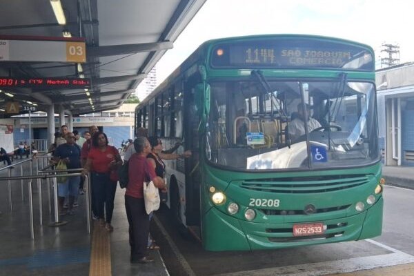 [Vídeo: Ônibus podem parar durante jogos da Seleção Brasileira; entenda]