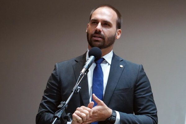 [STF julga Eduardo Bolsonaro por coação no curso do processo da trama golpista nesta terça-feira (16)]