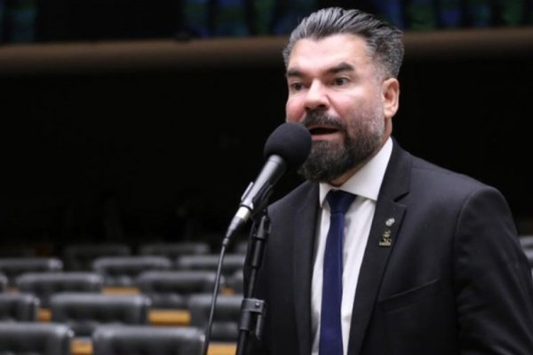 [Vídeo: Deputado do PL manda Alcolumbre “tirar a bunda da cadeira” em cobrança por CPMI]