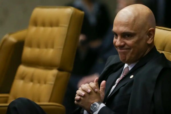 [Dark Horse: Alexandre de Moraes determina que notícia-crime contra a família Bolsonaro seja enviada a outro relator]
