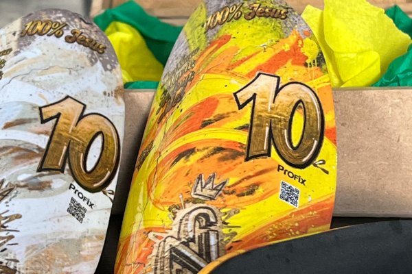 [Neymar usará caneleiras exclusivas personalizadas por artista plástico brasileiro! ]