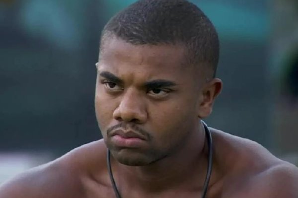 [Vídeo: Davi Brito acusa reality show de calote e se exalta: 'Quero meu dinheiro']
