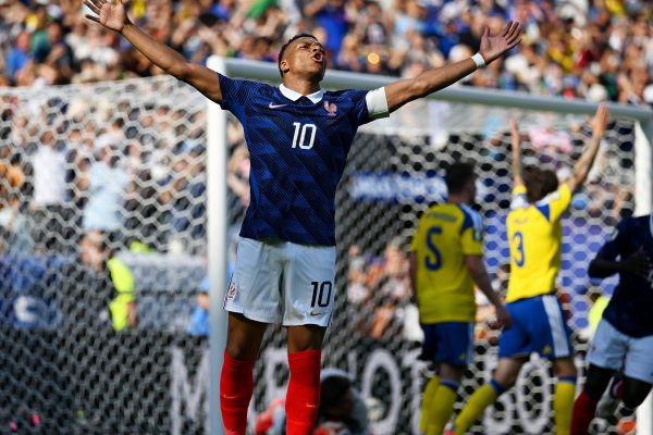 [Mbappé comanda vitória e classificação da França para as oitavas de final ]