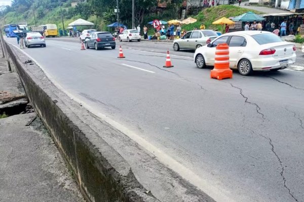 [Após 24h interditado, trecho da BR-324 sentido Feira de Santana é liberado]