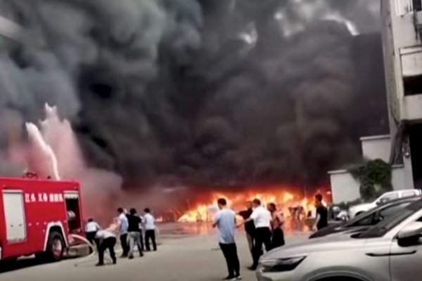 [Incêndio em fábrica de sapatos deixa 28 mortos na China]