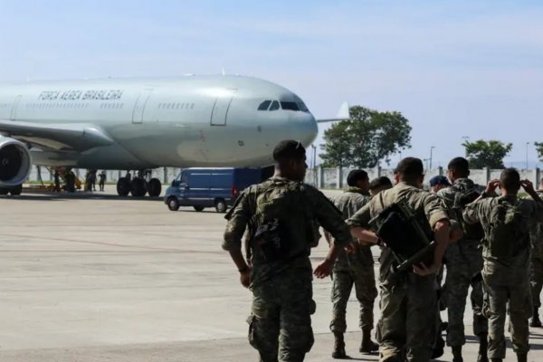 [Equipe humanitária volta ao Brasil após missão na Venezuela]