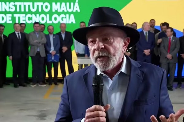 Lula critica que jogadores da Seleção não voltaram para o Brasil após eliminação da Copa: [Lula critica que jogadores da Seleção não voltaram para o Brasil após eliminação da Copa: