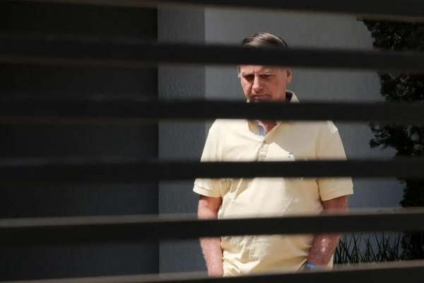 [Moraes autoriza manutenção mensal no elevador da casa de Bolsonaro]