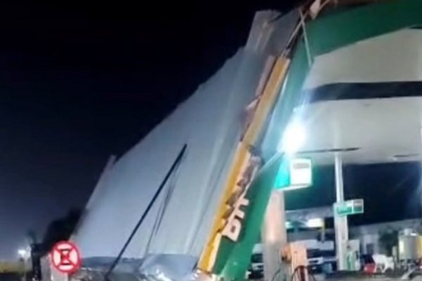 [Tempestade provoca destelhamentos e danos a imóveis no sul da Bahia]