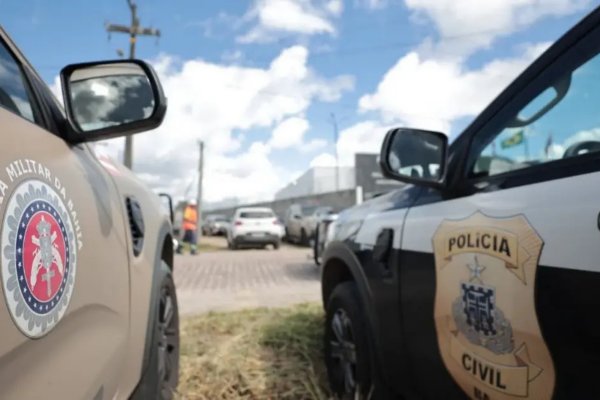 [Homem acusado de homicídio é preso durante travessia no Ferry Boat ]