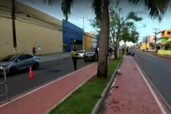 [Duas pessoas morrem em acidente de moto na Avenida Dorival Caymmi, em Itapuã]