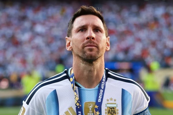 [Após perder final da Copa, Messi mira milésimo gol]