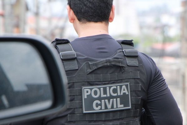 [Duas crianças ficam feridas ao tentar defender a mãe de ataque com facão]