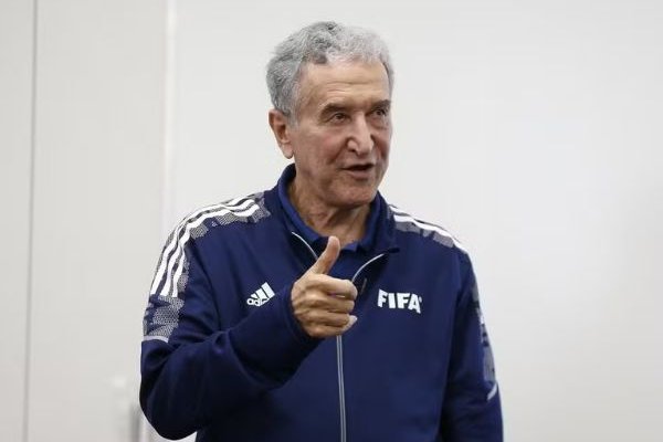 [Parreira apresenta melhora e pode deixar a UTI até o final de semana]