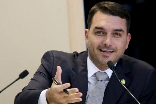 [Flávio Bolsonaro repete tese falsa sobre urnas desde 2014 alternando ataques e recuos]