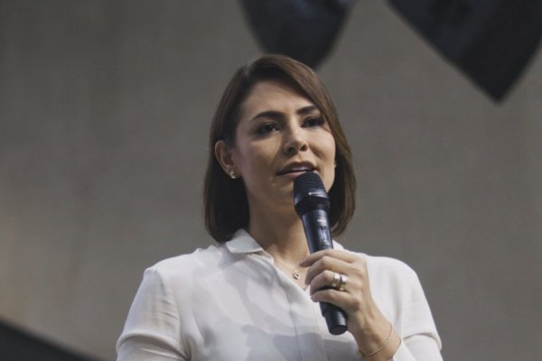 [Vídeo: Michelle aceita desculpas de Flávio e diz que vão reunir um 