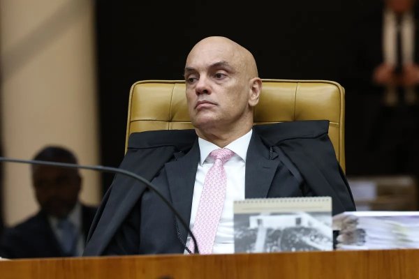[Moraes pede manifestação à PGR sobre pedido da Receita de acessar laudos de joias de Bolsonaro]