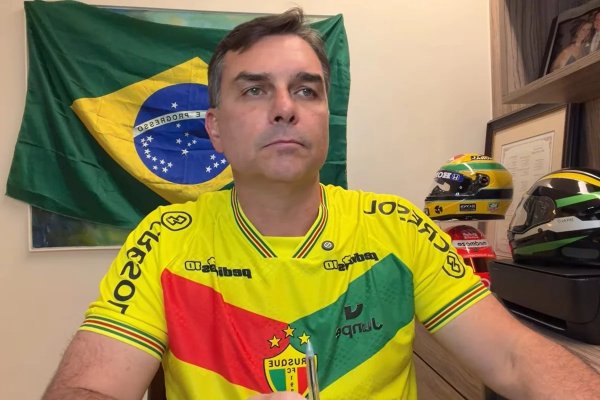 [Após pedir desculpas a Michelle, Flávio faz live e não menciona ex-primeira dama]