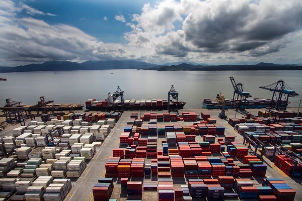 [US$ 10,7 bilhões em exportações do Brasil aos EUA serão alvos de taxa de 37,5%, diz entidade]