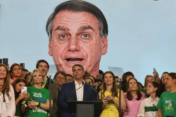 [Defesa diz que Bolsonaro não autorizou vídeo com IA exibido na convenção do PL]