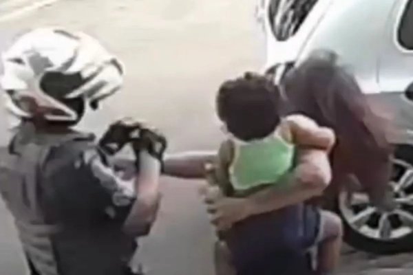[Vídeo: Policial que deu soco em mulher com bebê em SP é afastado ]