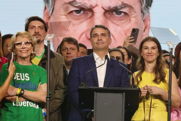 [Após negativa de Bolsonaro sobre vídeo de IA, Justiça Eleitoral avalia responsabilidade da campanha de Flávio sobre o material]