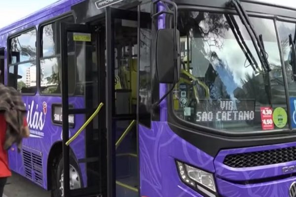 [Cidade na Bahia lança linha de ônibus exclusiva para mulheres ]