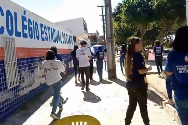 [Adolescente é agredida por colega de escola após recusar investidas amorosas]