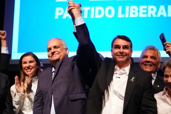 [STF manda PF investigar R$ 55,4 milhões em emendas Pix de vice de Flávio Bolsonaro]