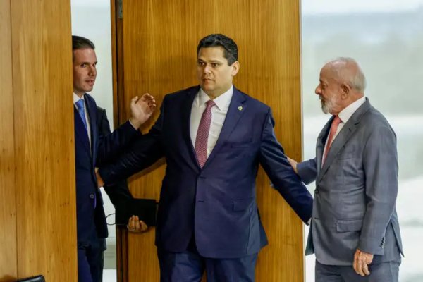 [Lula se reaproxima de Alcolumbre e Motta para aprovar pautas antes do primeiro turno]