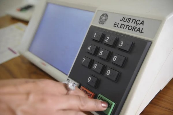 [Eleições: é falso que novo modelo de urna eletrônica será adotada em 2026]
