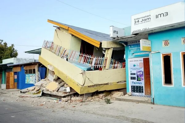 [Terremoto de magnitude 7,7 mata ao menos 47 na Indonésia]