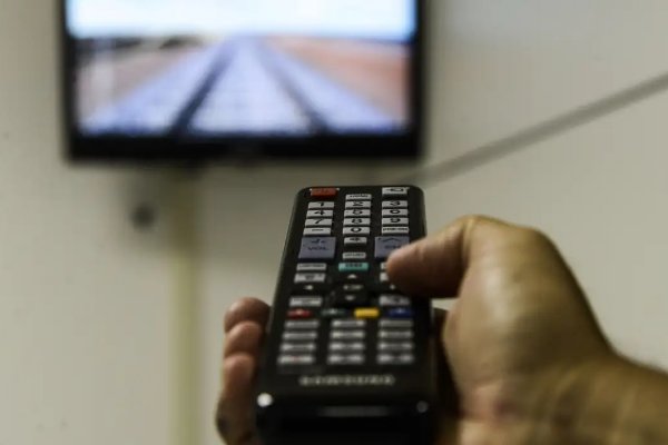 [Botão exclusivo: Projeto quer obrigar Smart TVs a facilitar acesso à TV aberta]