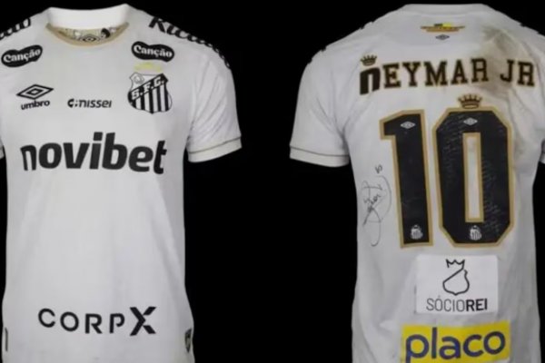 [Camisa usada por Neymar em julho é leiloada por mais de R$ 100 mil]